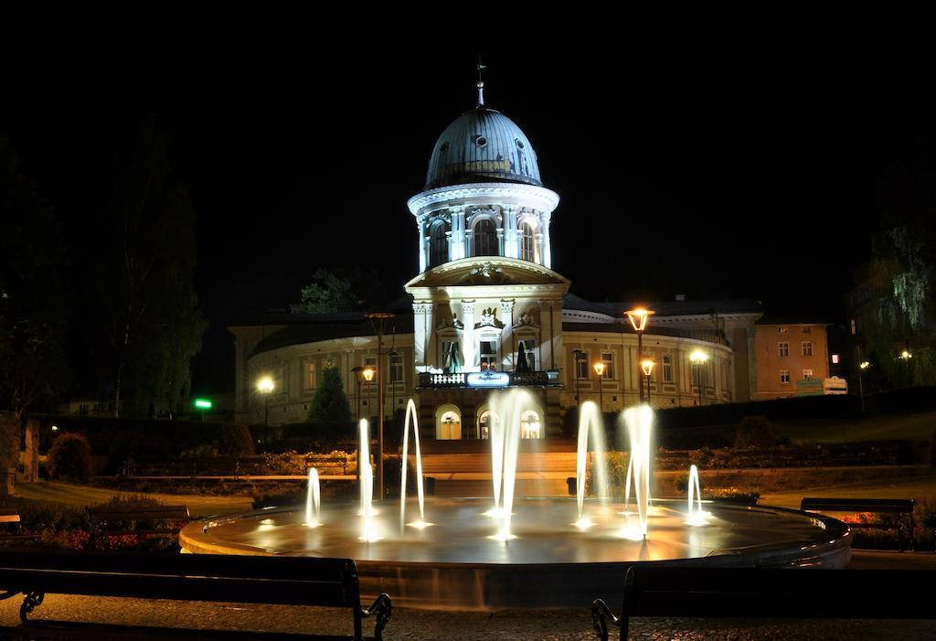 Zdroj Wojciech Aparthotel Lądek-Zdrój Buitenkant foto
