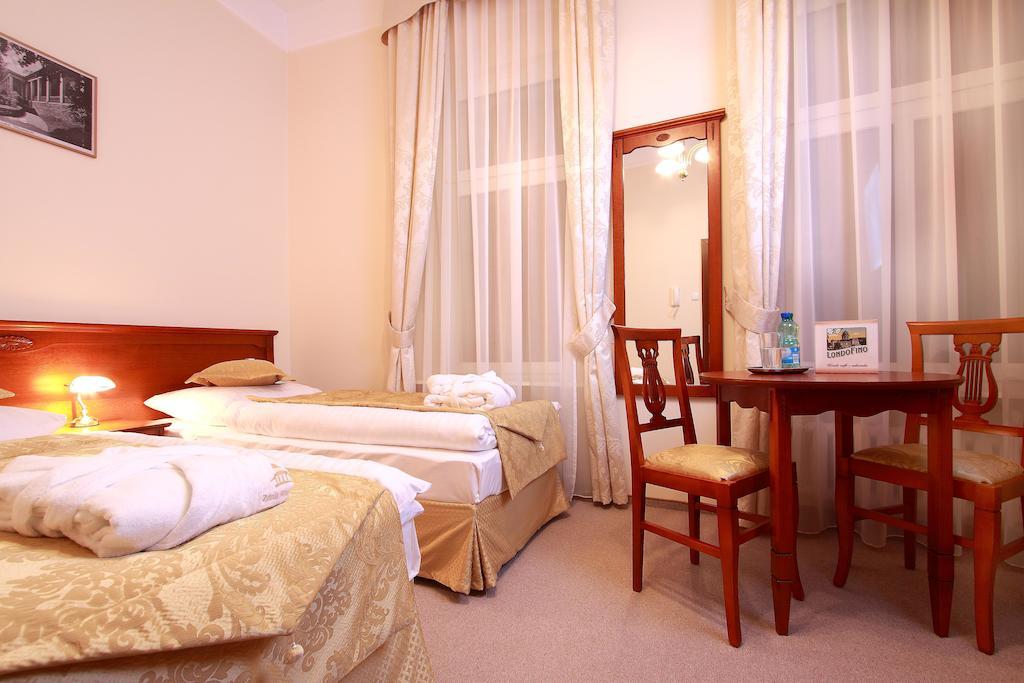 Zdroj Wojciech Aparthotel Lądek-Zdrój Kamer foto