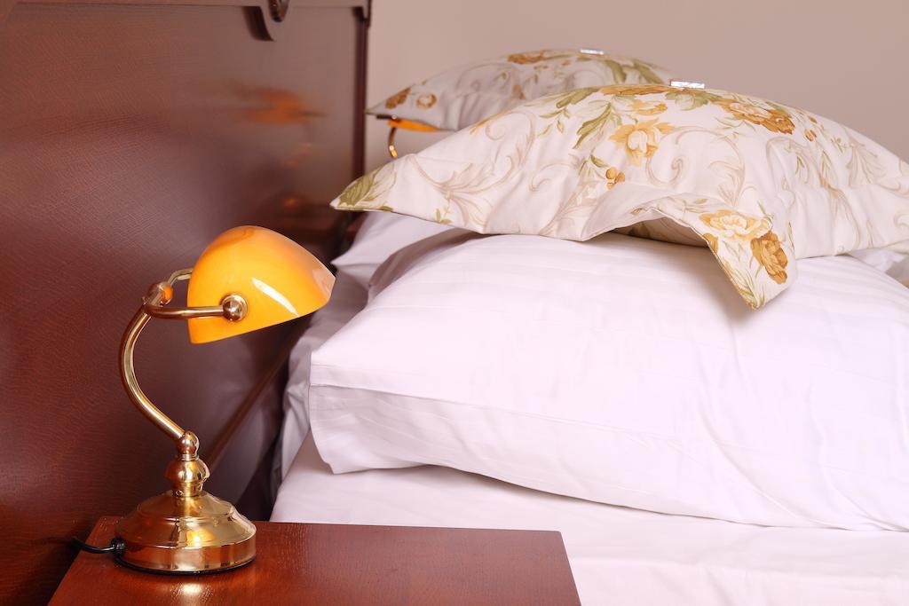 Zdroj Wojciech Aparthotel Lądek-Zdrój Kamer foto