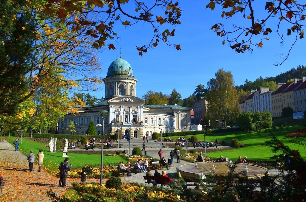 Zdroj Wojciech Aparthotel Lądek-Zdrój Buitenkant foto